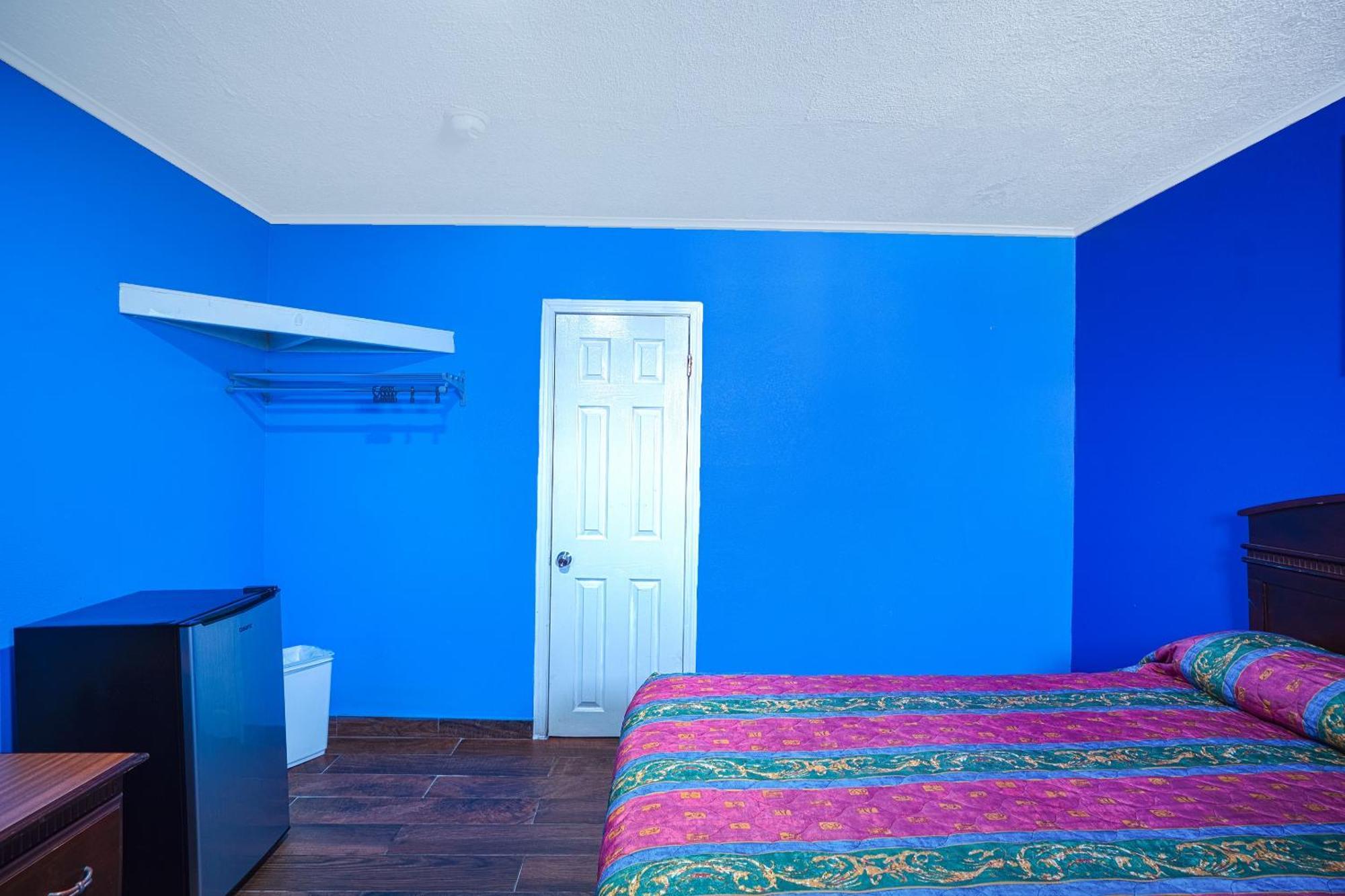 Monterrey Padre Island, By Oyo 2*