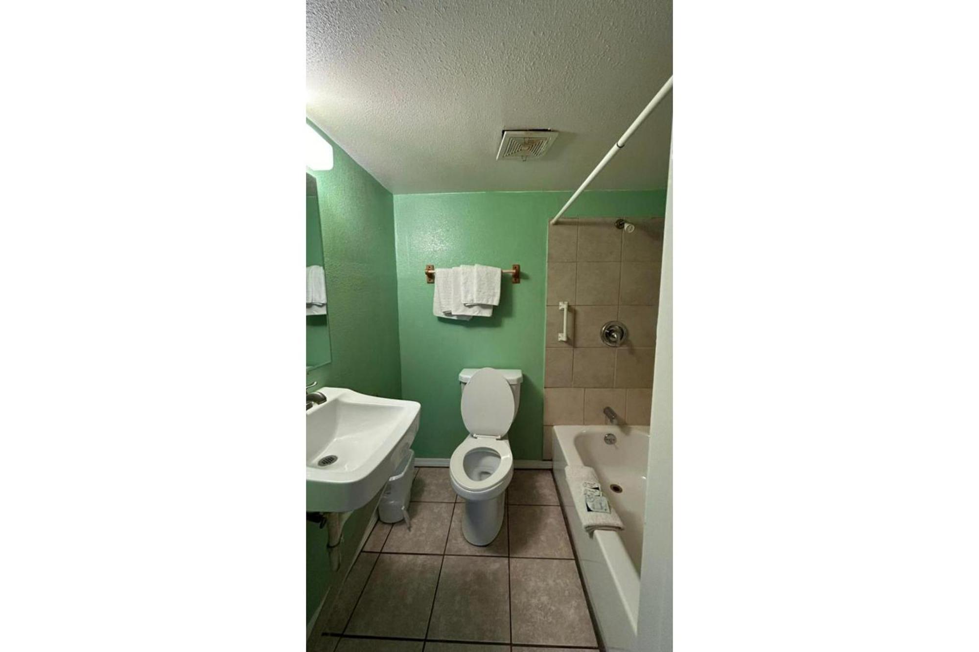 Hotel Monterrey Padre Island, By Oyo